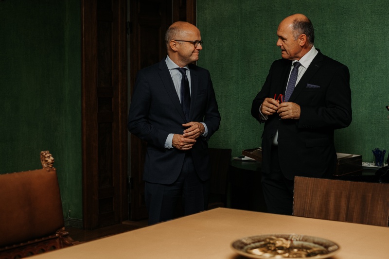 Besuch der Nobel Foundation. Von links Direktor der Nobel Foundation Vidar Helgesen, Nationalratspräsident Wolgang Sobotka (V)