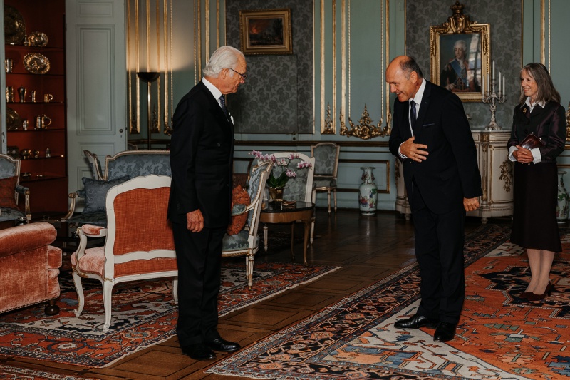 Audienz beim König von Schweden Carl XVI Gustaf. Von links: König von Schweden Carl XVI Gustaf, Nationalratspräsident Wolfgang Sobotka (V), ao. und bev. Botschafterin der Republik Österreich im Königreich Schweden Mag. Dr. Gudrun Graf, MSc