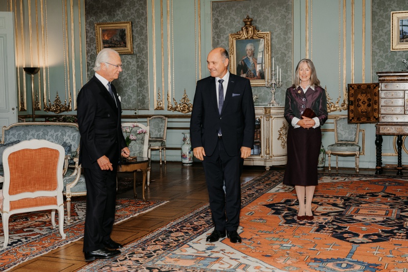 Audienz beim König von Schweden Carl XVI Gustaf. Von links: König von Schweden Carl XVI Gustaf, Nationalratspräsident Wolfgang Sobotka (V), ao. und bev. Botschafterin der Republik Österreich im Königreich Schweden Mag. Dr. Gudrun Graf, MSc