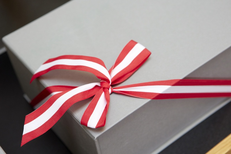 Geschenkebox für die Medaillen-GewinnerInnen der Olympischen und Paralympischen Spiele 