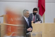 Aktuelle Stunde, Am Rednerpult: Innenminister Karl Nehammer (ÖVP)