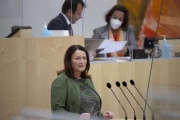 Am Rednerpult: Nationalratsabgeordnete Petra Wimmer (SPÖ)