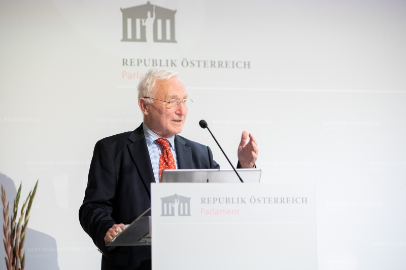 Einleitende Worte von Christian Prosl, Botschafter i.R., Präsident der ÖKV