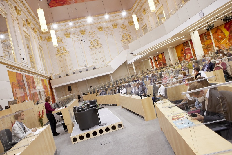 Buchpräsentation durch Sprecherin des Klimavolksbegehrens Katharina Rogenhofer und Science Writer und Klimaaktivist Florian Schlederer