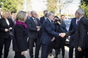 Von links: Nationalratspräsident Wolfgang Sobotka, Vizepremierminister Polens Piotr Gliński begrüßt Bundespräsident Alexander Van der Bellen