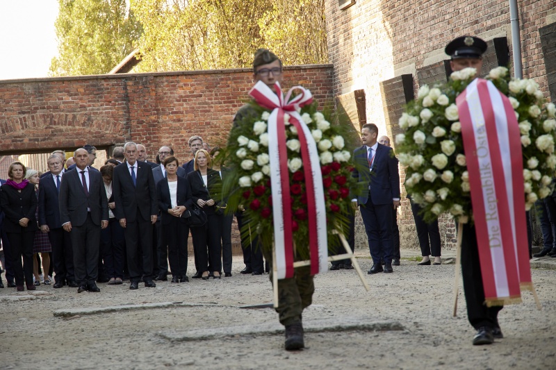 Block 10 Schwarze Wand. Kranzniederlegung durch Bundespräsident Alexander Van der Bellen und Nationalratspräsident Wolfgang Sobotka