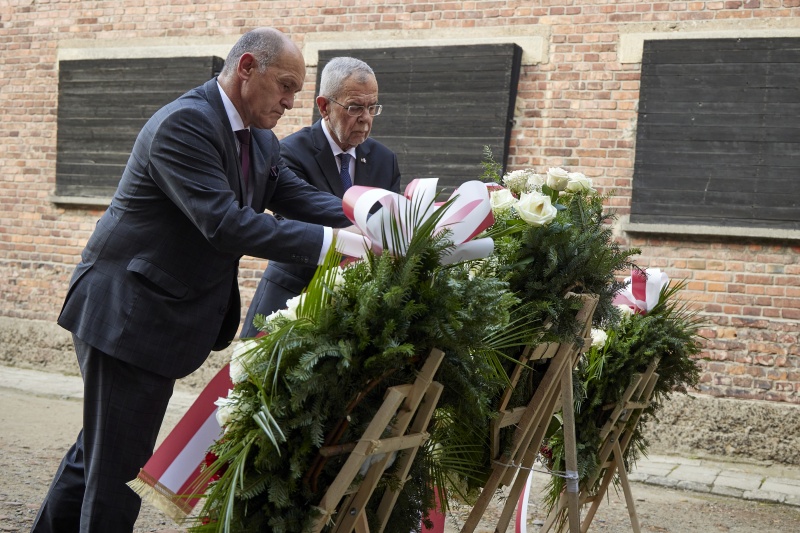 Block 10 Schwarze Wand. Kranzniederlegung durch Bundespräsident Alexander Van der Bellen und Nationalratspräsident Wolfgang Sobotka
