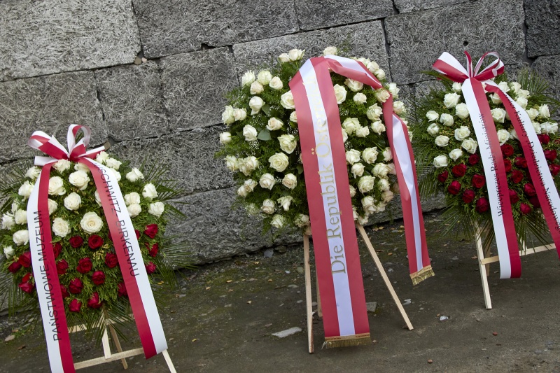 Block 10 Schwarze Wand. Kranzniederlegung durch Bundespräsident Alexander Van der Bellen und Nationalratspräsident Wolfgang Sobotka