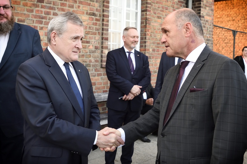 Führung durch Auschwitz-Birkenau II, von links: Vizepremierminister Polens Piotr Gliński, Nationalratspräsident Wolfgang Sobotka (ÖVP)