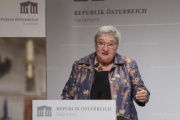 Am Rednerpult: Bundesrätin a.D. Inge Posch-Gruska (SPÖ)