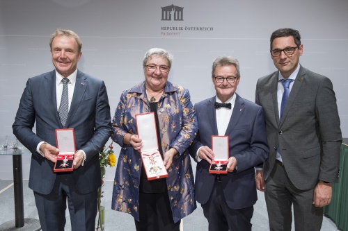 Von links: Bundesrat a.D. Reinhard Pisec (FPÖ), Bundesrätin a.D. Inge Posch-Gruska (SPÖ), Bundesrat a.D. Gerd Krusche (FPÖ), Bundesratspräsident Peter Raggl (ÖVP)
