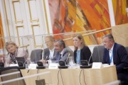 Von links: Gertraud Grabmann (Expertin NEOS), Thomas Lindenthal (Expert GRÜNE), Nationalratsabgeordneter a.D. Leopold Steinbichler (Experte FPÖ), Brigitte Reisenberger (Expertin SPÖ), Karl Bauer (Experte ÖVP)