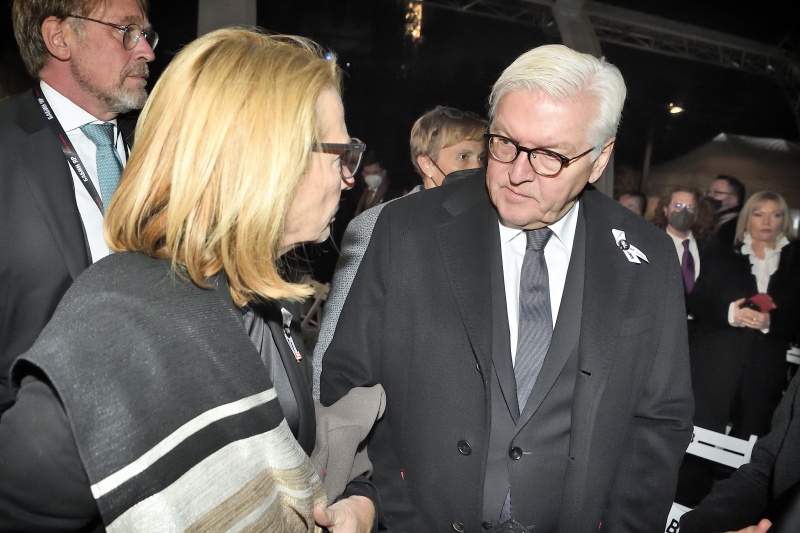 Von links: Zweite Nationalratspräsidentin Doris Bures (SPÖ), Deutscher Bundespräsident Frank-Walter Steinmeier bei der Gedenkveranstaltung.