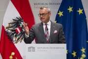Begrüßung ddurch den Dritten Nationalratspräsidenten Norbert Hofer (FPÖ)