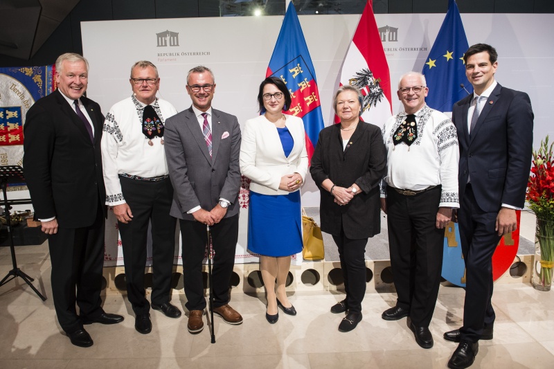 Von links: Landesrat Martin Eichtinger, Festkoordinator Reinhard Frank, Dritter Nationalratspräsident Norbert Hofer (FPÖ), Nationalratsabgeordnete Gudrun Kugler (ÖVP), Dritte Nationalratspräsidentin a.D. Anneliese Kitzmüller, Bundesobmann Manfrend Schuller, Nationalratsabgeordneter Hannes Amesbauer (FPÖ)