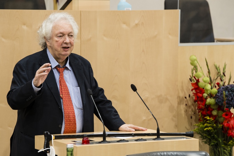 Am Rednerpult: Historiker Peter Dusek bei seiner Ansprache