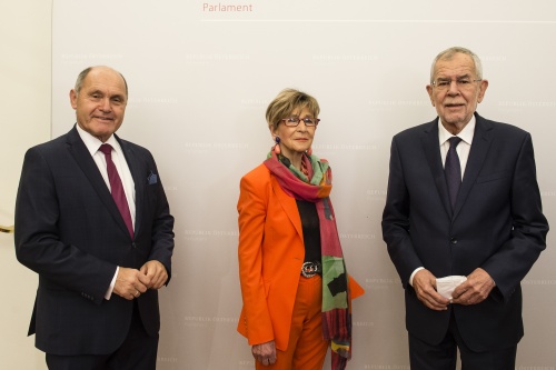 Von links: Nationalratspräsident Wolfgang Sobotka (ÖVP), Präsidentin des Österreichischen Seniorenrates Ingrid Korosec, Bundespräsident Alexander Van der Bellen