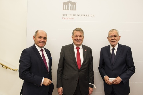 Von links: Nationalratspräsident Wolfgang Sobotka (ÖVP),  Präsident des Österreichischen Seniorenrates Peter Kostelka, Bundespräsident Alexander Van der Bellen