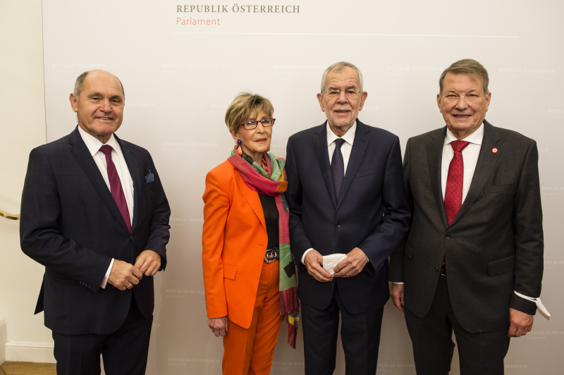 Von links: Nationalratspräsident Wolfgang Sobotka (ÖVP), Präsidentin des Österreichischen Seniorenrates Ingrid Korosec, Bundespräsident Alexander Van der Bellen, Präsident des Österreichischen Seniorenrates Peter Kostelka
