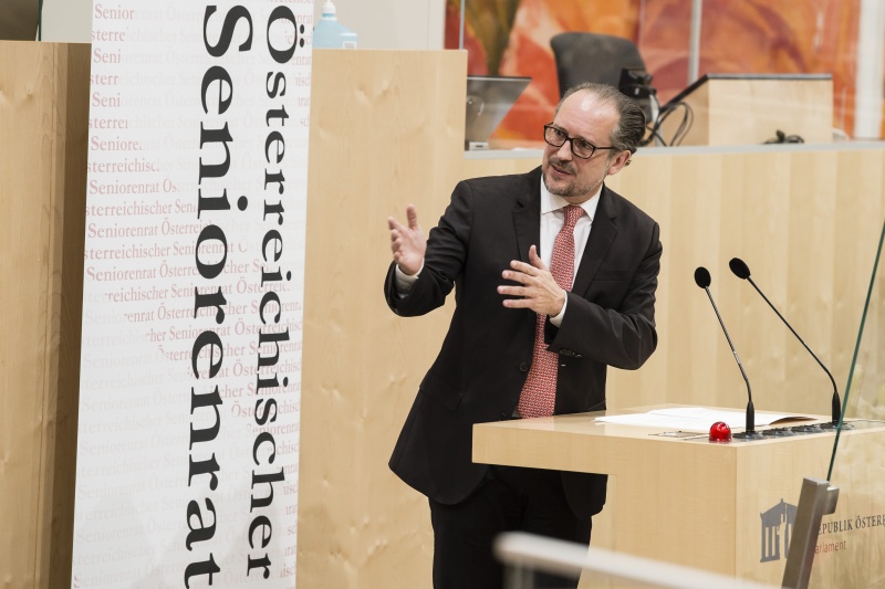 Am Rednerpult: Bundeskanzler Alexander Schallenberg (ÖVP)