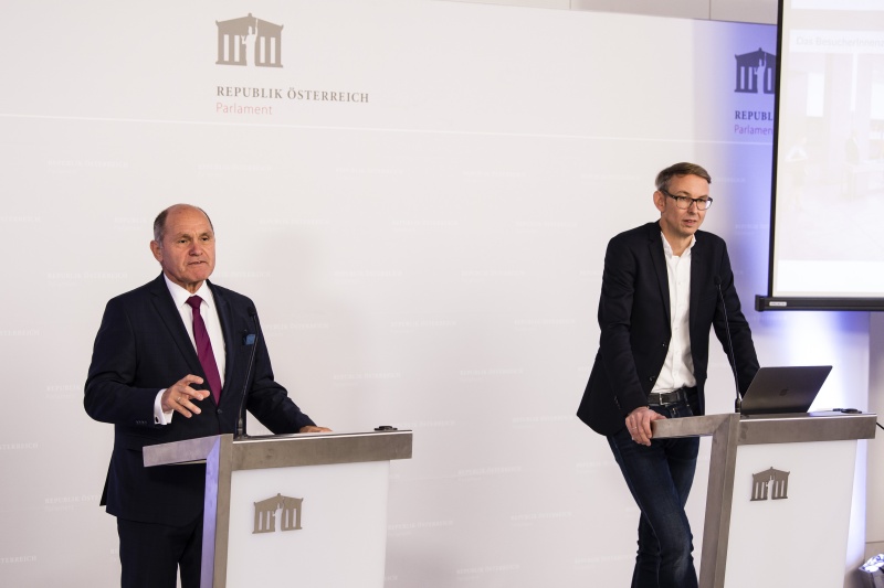 Am Rednerpult von links: Nationalratspräsident Wolfgang Sobotka (ÖVP), Architekt Rene Walkenhorst