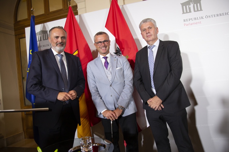 Von links: Landeshauptmann Hans Doskozil, Dritter Nationalratspräsident Norbert Hofer, Historiker Herbert Brettl