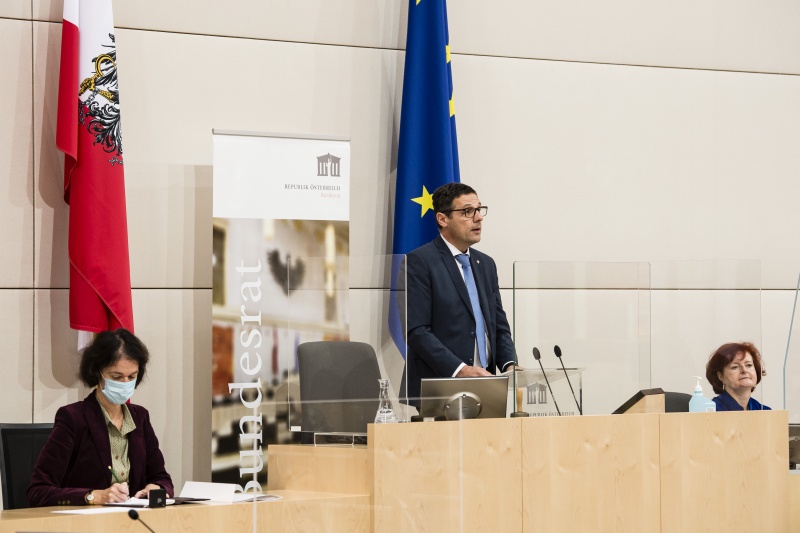 Am Präsidium: Bundesratspräsident Peter Raggl (ÖVP)