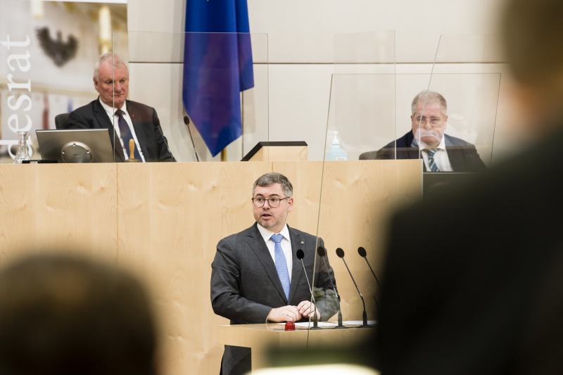 Am Rednerpult: Niederösterreichiscer Landesrat Niederösterreich Ludwig Schleritzko