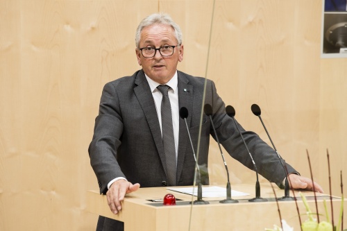 Am Rednerpult: Bundesrat Karl Bader (ÖVP)