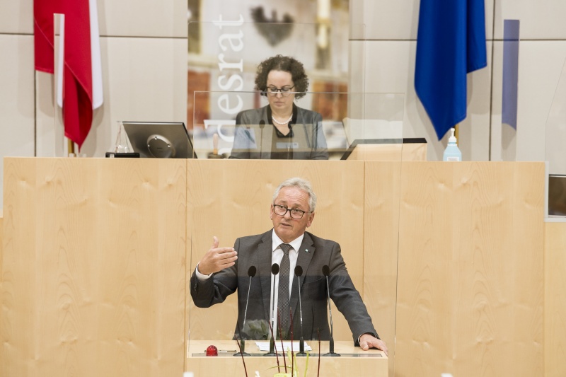 Am Rednerpult: Bundesrat Karl Bader (ÖVP)
