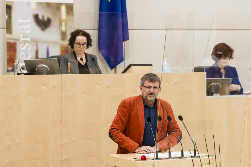 Am Rednerpult: Bundesrat Andreas Lackner (GRÜNE)