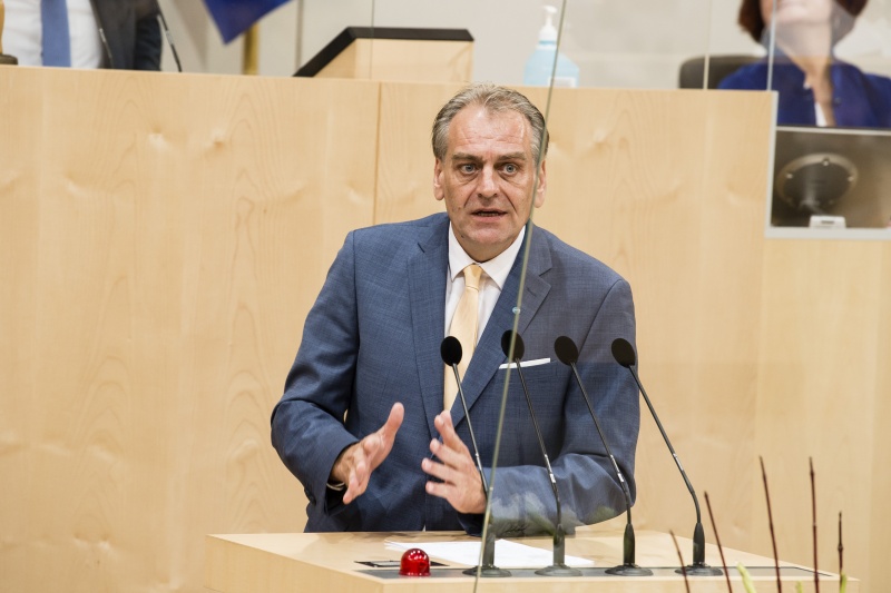 Statements und Diskussion. Am Rednerpult: Nationalratsabgeordneter Andreas Kollross (SPÖ)