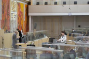 Von links: Bundesminister für Arbeit Martin Kocher beantwortet die Frage von Bundesrätin Elisabeth Grimling (SPÖ)
