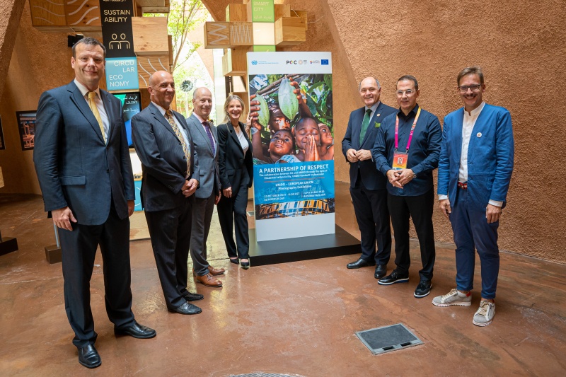 Eröffnung Fotovernissage UNIDO Global Images for respectful industrial development Opening, master of ceremony mit Elisabetta Lattanzio Illy, UNIDO Goodwill Ambassador