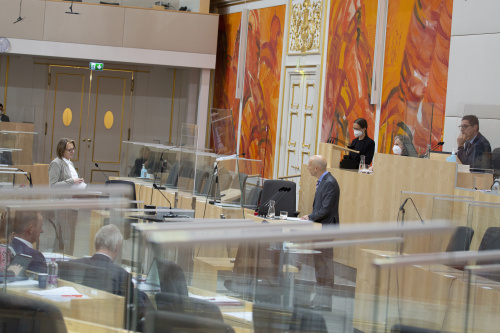 Fragestunde, Bundesminister für Arbeit Martin Kocher beantwortet die Frage von Bundesrätin Judith Ringer (ÖVP)