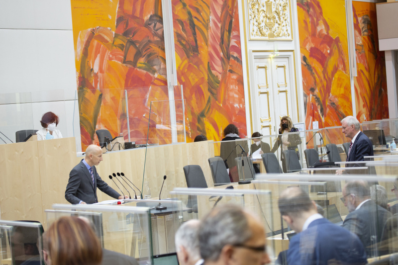 Fragestunde, Bundesminister für Arbeit Martin Kocher beantwortet die Frage von Bundesratsvizepräsident Günther Novak (SPÖ)