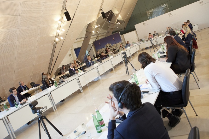 Rede von Nationalratsabgeordneter Reinhold Lopatka (ÖVP). Blick Richtung VeranstaltungsteilnehmerInnen