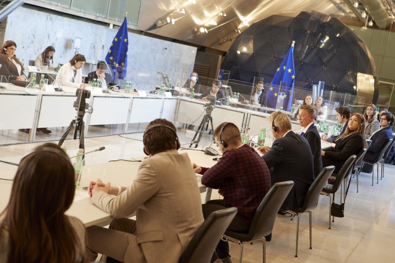 Rede von Vorsitzende des Europaausschusses der französischen Nationalversammlung Sabine Thillaye. Blick Richtung VeranstaltungsteilnehmerInnen