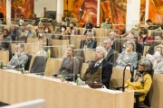Erste Reihe von links: Stephan Jansen, Parlamentsvizedirektorin Susanne Janistyn-Novák, Präsident Globart Hans Hoffer; Veranstaltungsteilnehmerin