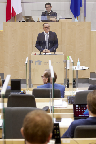 Am Rednerpult Bundesrat Günter Pröller (FPÖ)