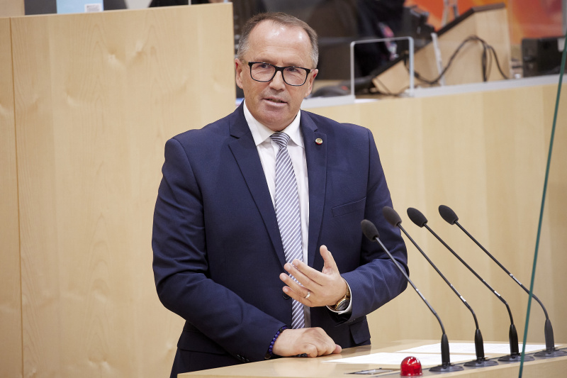 Am Rednerpult Bundesrat Günter Pröller (FPÖ)