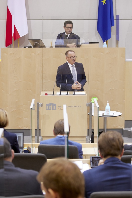 Am Rednerpult Bundesrat Günter Pröller (FPÖ)