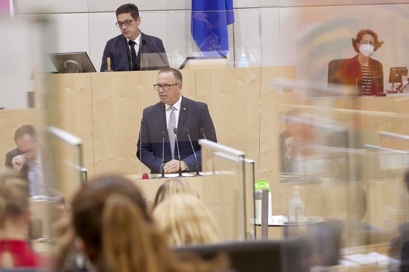 Am Rednerpult Bundesrat Günter Pröller (FPÖ)