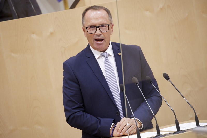 Am Rednerpult Bundesrat Günter Pröller (FPÖ)