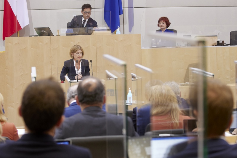 Am Rednerpult Bundesrätin Andrea Eder-Glidschthaler (ÖVP)