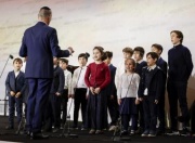 Musikalische Untermalung: 'Eli Eli Shelo Yigamer Leolam' durch den Kinderchor IKG