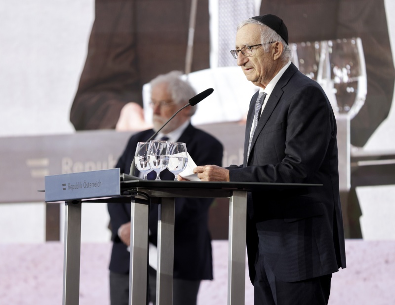 Vorlesung von Davids Psalm 23 auf englisch durch Dr. Birnbaum