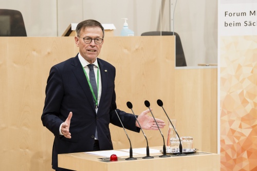 Am Rednerpult: Präsident des Sächsischen Landtags Matthias Rößler
