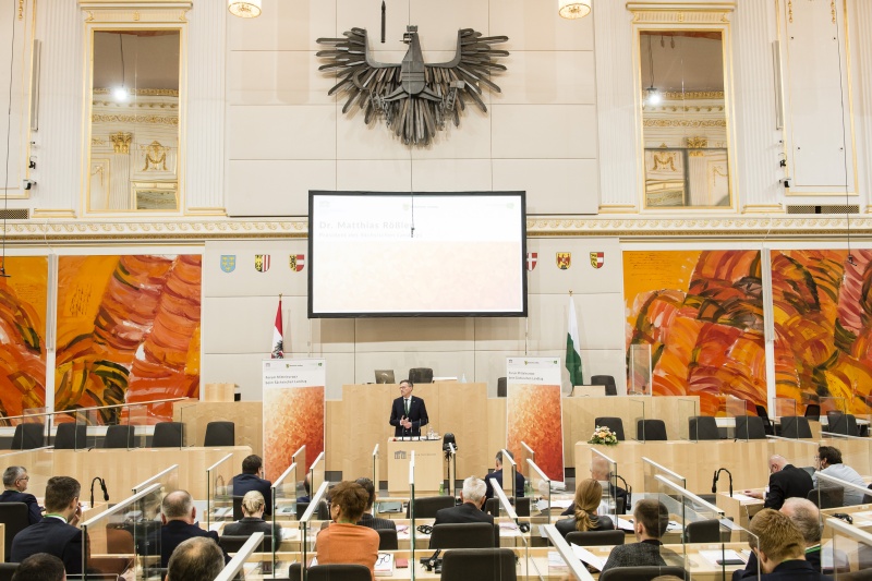 Am Rednerpult: Präsident des Sächsischen Landtags Matthias Rößler