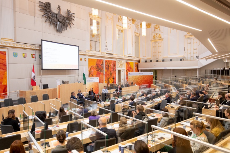 Am Podium von links: Direktor der Diplomatischen Akademie Wien, Emil Brix, Botschafter der Slowakei in Österreich, Peter Mišík, Moderation Journalistin Edit Inotai, Petr Drulák, Institute of International Relations Praguem, Oberbürgermeister der Stadt Wrocław a.D., Rafał Dutkiewicz